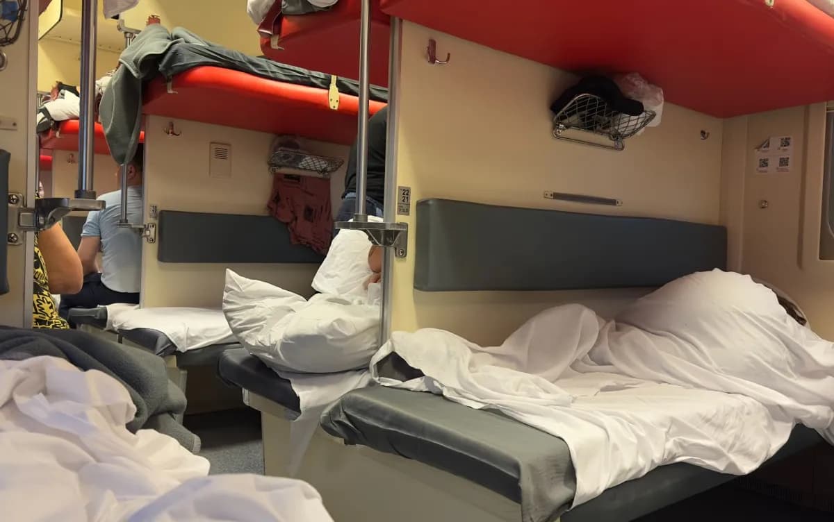 Как отгородиться от соседей в поезде - 2 секрета решают все: теперь еду в плацкарте с комфортом