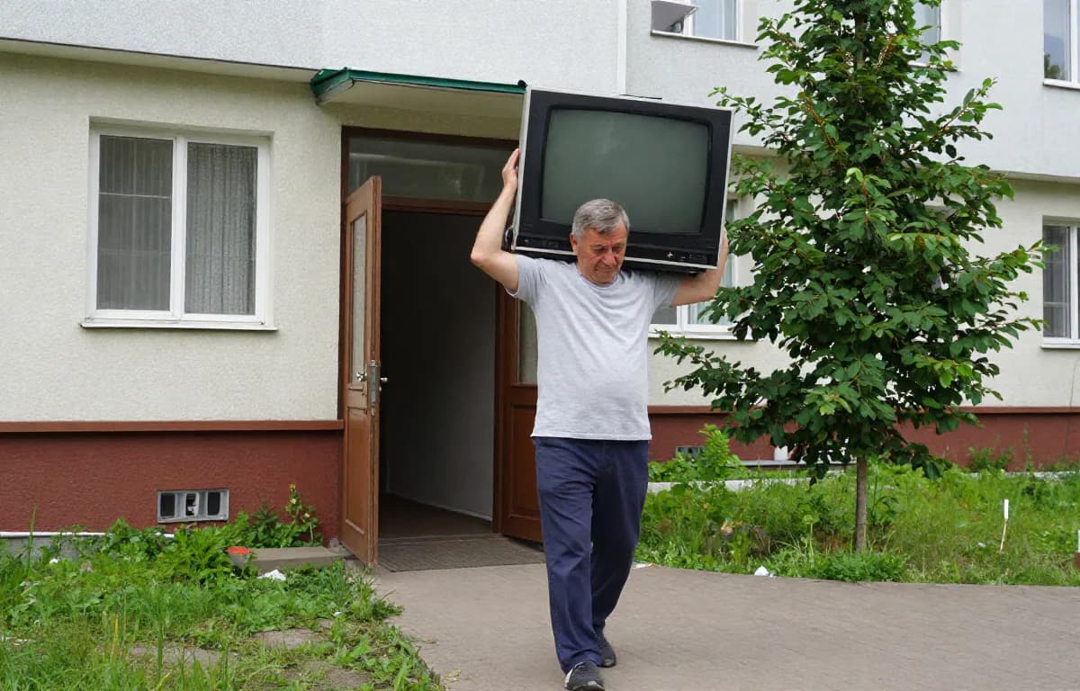 В Нижнекамске мужчина избил соседа и забрал телевизор за потраченные 500 рублей