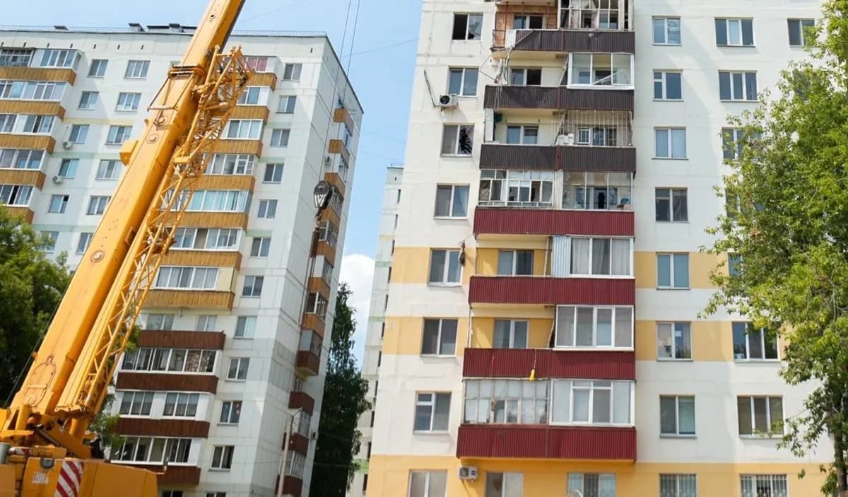 Власти Нижнекамска назвали сроки ремонта дома на Чабьинской, пострадавшего от БПЛА